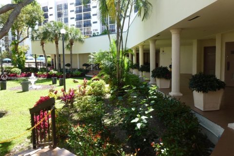 Copropriété à louer à Sunny Isles Beach, Floride: 1 chambre, 71.26 m2 № 1711521 - photo 18