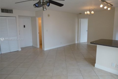 Copropriété à louer à Sunny Isles Beach, Floride: 1 chambre, 71.26 m2 № 1711521 - photo 12