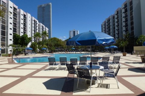 Copropriété à louer à Sunny Isles Beach, Floride: 1 chambre, 71.26 m2 № 1711521 - photo 29
