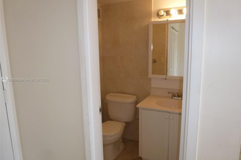 Copropriété à louer à Sunny Isles Beach, Floride: 1 chambre, 71.26 m2 № 1711521 - photo 13