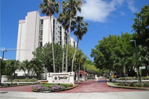 Copropriété à louer à Sunny Isles Beach, Floride: 1 chambre, 71.26 m2 № 1711521 - photo 1