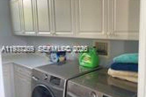 Casa en alquiler en Parkland, Florida, 6 dormitorios, 353.96 m2 № 1996657 - foto 12