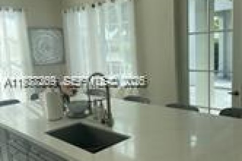 Casa en alquiler en Parkland, Florida, 6 dormitorios, 353.96 m2 № 1996657 - foto 27
