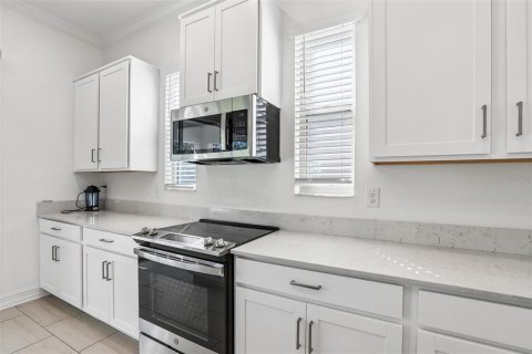 Casa en venta en Tampa, Florida, 4 dormitorios, 269.32 m2 № 2430550 - foto 10