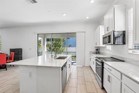 Casa en venta en Tampa, Florida, 4 dormitorios, 269.32 m2 № 2430550 - foto 11
