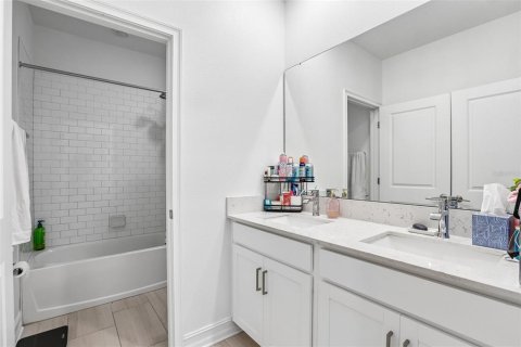 Casa en venta en Tampa, Florida, 4 dormitorios, 269.32 m2 № 2430550 - foto 26
