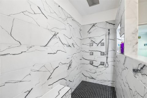 Casa en venta en Tampa, Florida, 4 dormitorios, 269.32 m2 № 2430550 - foto 21