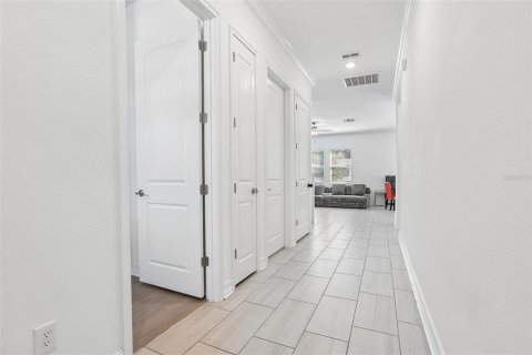 Casa en venta en Tampa, Florida, 4 dormitorios, 269.32 m2 № 2430550 - foto 2