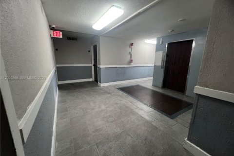 Condo in Miami, Florida, 1 bedroom № 2170614 - photo 2