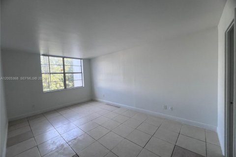 Condo in Miami, Florida, 1 bedroom № 2170614 - photo 7