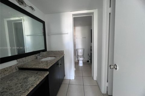 Condo in Miami, Florida, 1 bedroom № 2170614 - photo 9