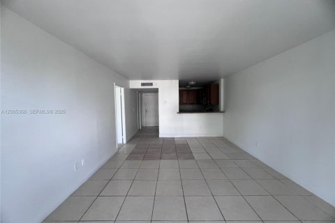 Condo in Miami, Florida, 1 bedroom № 2170614 - photo 4