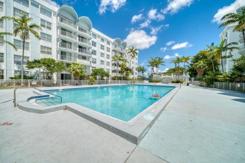 Condo in Miami, Florida, 1 bedroom № 2170614 - photo 17