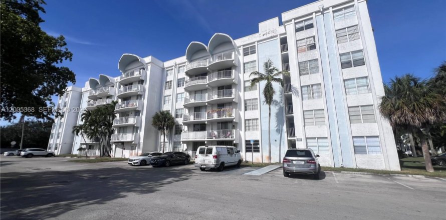 Condo in Miami, Florida, 1 bedroom № 2170614