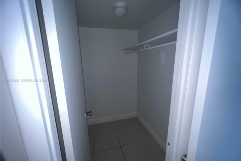 Condo in Miami, Florida, 1 bedroom № 2170614 - photo 10