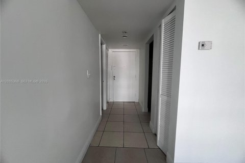 Condo in Miami, Florida, 1 bedroom № 2170614 - photo 5