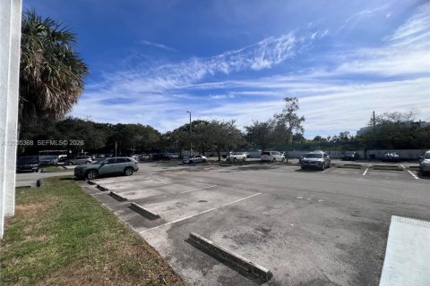 Condo in Miami, Florida, 1 bedroom № 2170614 - photo 14