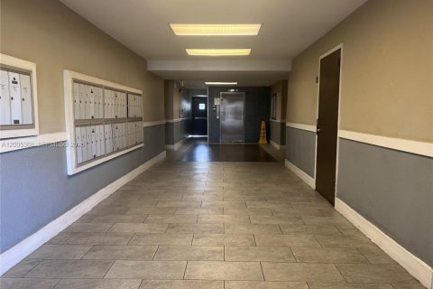 Condo in Miami, Florida, 1 bedroom № 2170614 - photo 15