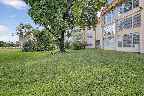 Condo in Sunrise, Florida, 1 bedroom  № 1945025 - photo 23