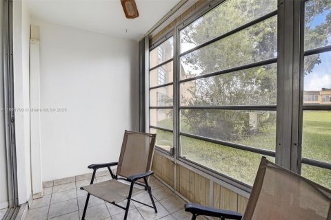 Condo in Sunrise, Florida, 1 bedroom  № 1945025 - photo 15