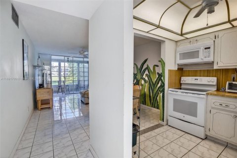 Condo in Sunrise, Florida, 1 bedroom  № 1945025 - photo 9