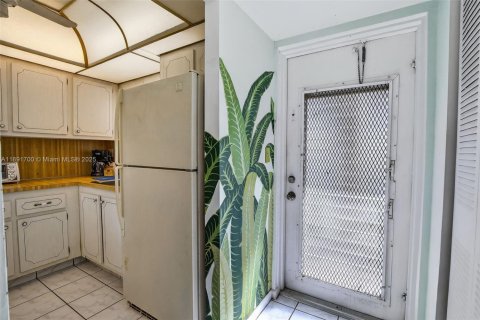 Condo in Sunrise, Florida, 1 bedroom  № 1945025 - photo 10