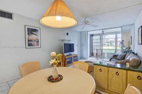Condo in Sunrise, Florida, 1 bedroom  № 1945025 - photo 5
