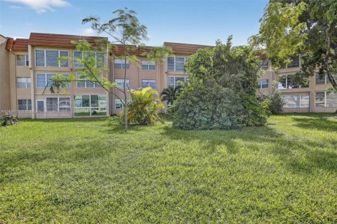 Condo in Sunrise, Florida, 1 bedroom  № 1945025 - photo 24