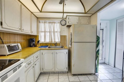 Condo in Sunrise, Florida, 1 bedroom  № 1945025 - photo 13