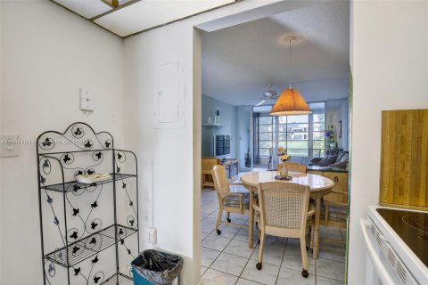 Condo in Sunrise, Florida, 1 bedroom  № 1945025 - photo 12