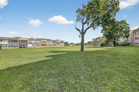 Condo in Sunrise, Florida, 1 bedroom  № 1945025 - photo 22
