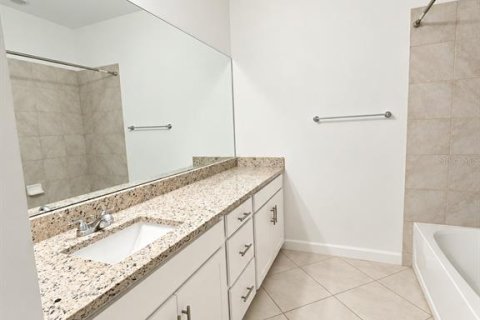 Touwnhouse à vendre à Bradenton, Floride: 3 chambres, 178.84 m2 № 2405146 - photo 15