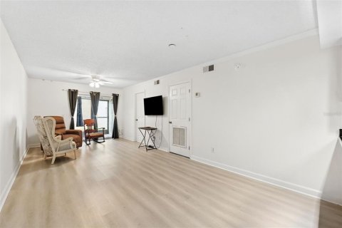 Condo in Tampa, Florida, 2 bedrooms № 2092151 - photo 12
