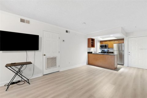 Condo in Tampa, Florida, 2 bedrooms № 2092151 - photo 11