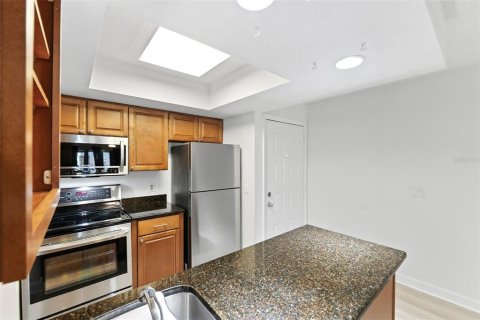 Condo in Tampa, Florida, 2 bedrooms № 2092151 - photo 9