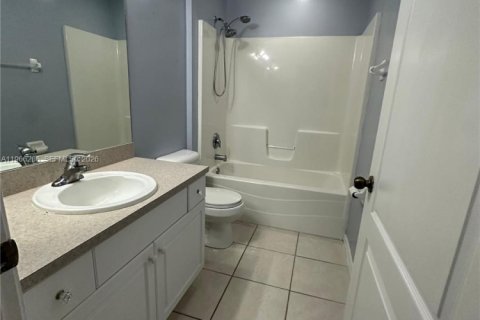 Casa en alquiler en Lehigh Acres, Florida, 3 dormitorios, 130.81 m2 № 2032676 - foto 11