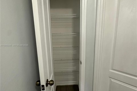 Casa en alquiler en Lehigh Acres, Florida, 3 dormitorios, 130.81 m2 № 2032676 - foto 9