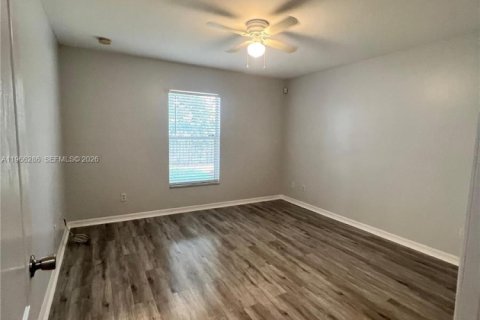 Casa en alquiler en Lehigh Acres, Florida, 3 dormitorios, 130.81 m2 № 2032676 - foto 6