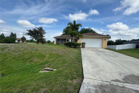 Casa en alquiler en Lehigh Acres, Florida, 3 dormitorios, 130.81 m2 № 2032676 - foto 3