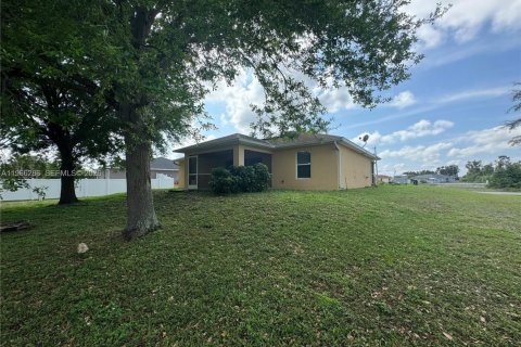 Casa en Lehigh Acres, Florida 3 dormitorios, 130.81 m2 № 2032676