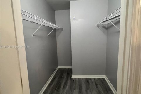 Casa en alquiler en Lehigh Acres, Florida, 3 dormitorios, 130.81 m2 № 2032676 - foto 14