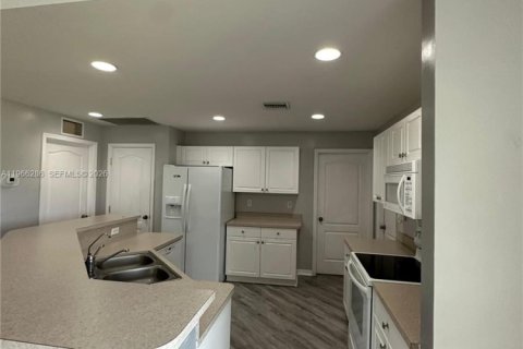 Casa en alquiler en Lehigh Acres, Florida, 3 dormitorios, 130.81 m2 № 2032676 - foto 19