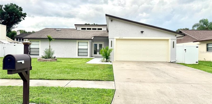 Casa en Tampa, Florida 3 dormitorios, 140.84 m2 № 2384332