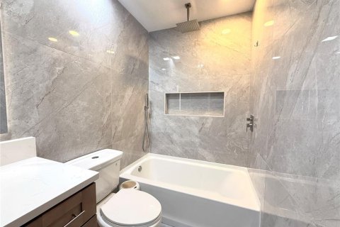 Casa en venta en Tampa, Florida, 3 dormitorios, 140.84 m2 № 2384332 - foto 10