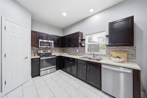 House in Pinellas Park, Florida 3 bedrooms, 173.54 sq.m. № 2321454 - photo 12