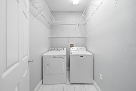 House in Pinellas Park, Florida 3 bedrooms, 173.54 sq.m. № 2321454 - photo 17