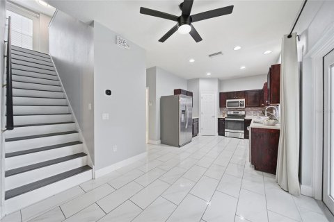 House in Pinellas Park, Florida 3 bedrooms, 173.54 sq.m. № 2321454 - photo 10