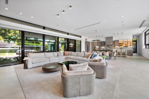 House in Miami Shores, Florida 5 bedrooms, 478.91 sq.m. № 2046517 - photo 18