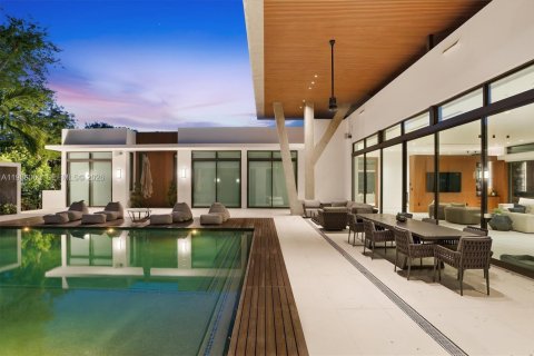 House in Miami Shores, Florida 5 bedrooms, 478.91 sq.m. № 2046517 - photo 12