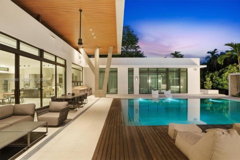 House in Miami Shores, Florida 5 bedrooms, 478.91 sq.m. № 2046517 - photo 11